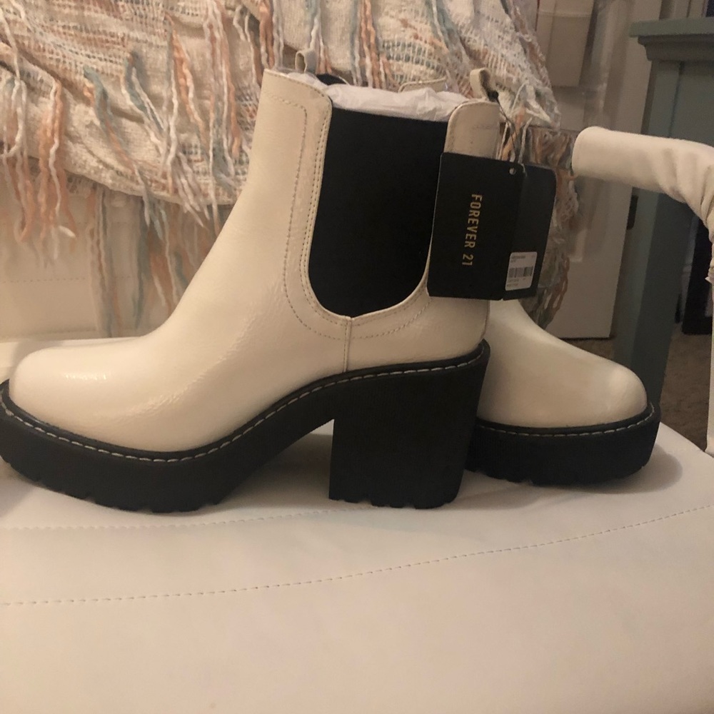 Forever 21 White Faux Patent Leather Chelsea Boots size 9 NEW